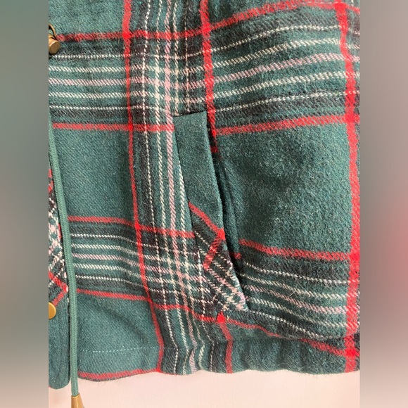 Maurices Vest Womens Size large Plaid Green Red Blue Warm Fuzzy Wool Faux Fur. - Picture 2 of 10